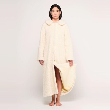 172_whte_iclndc_wool_coat_f_02.jpg